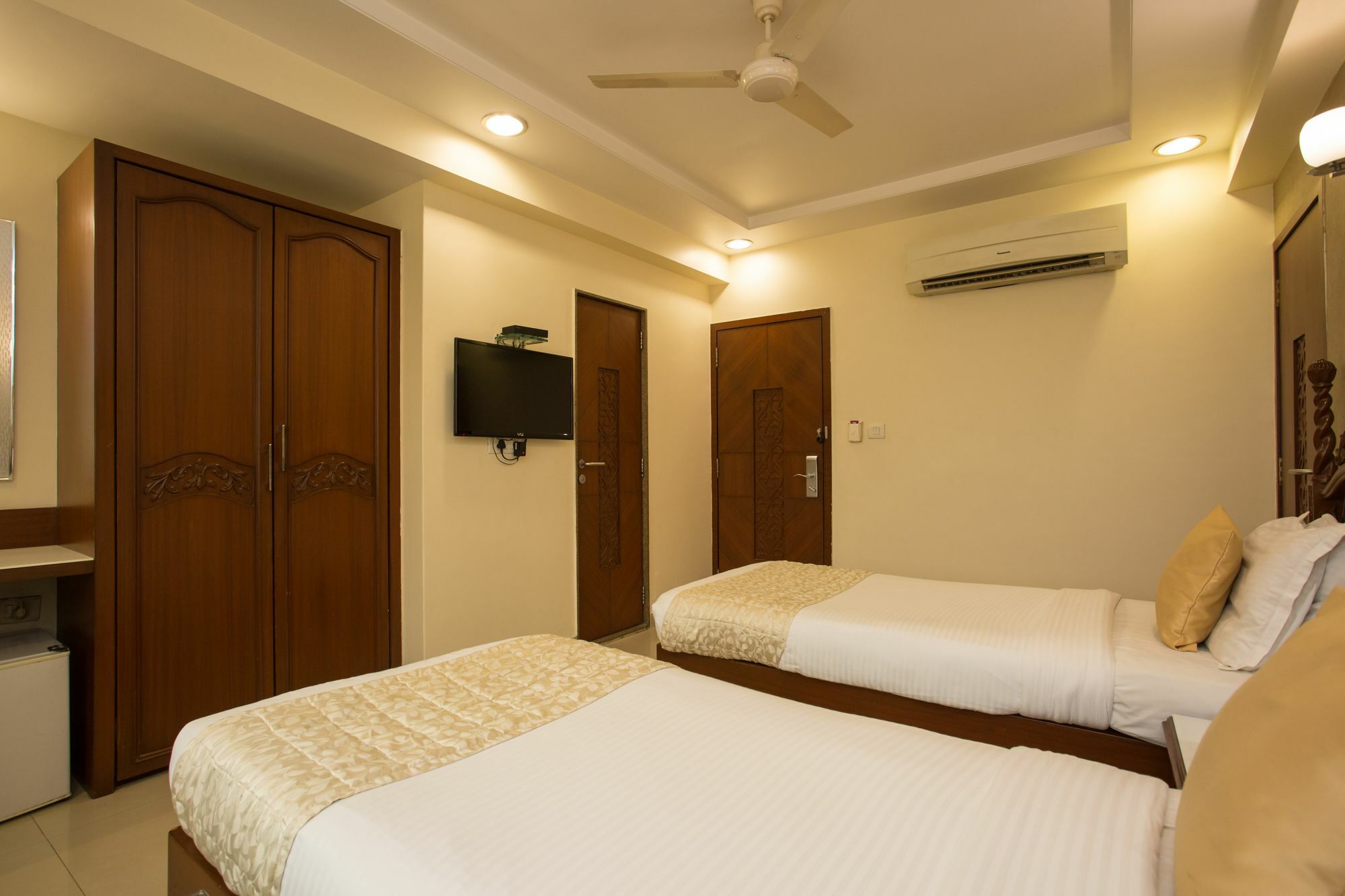 Oyo 10007 Hotel Grace Residency Мумбаи Экстерьер фото