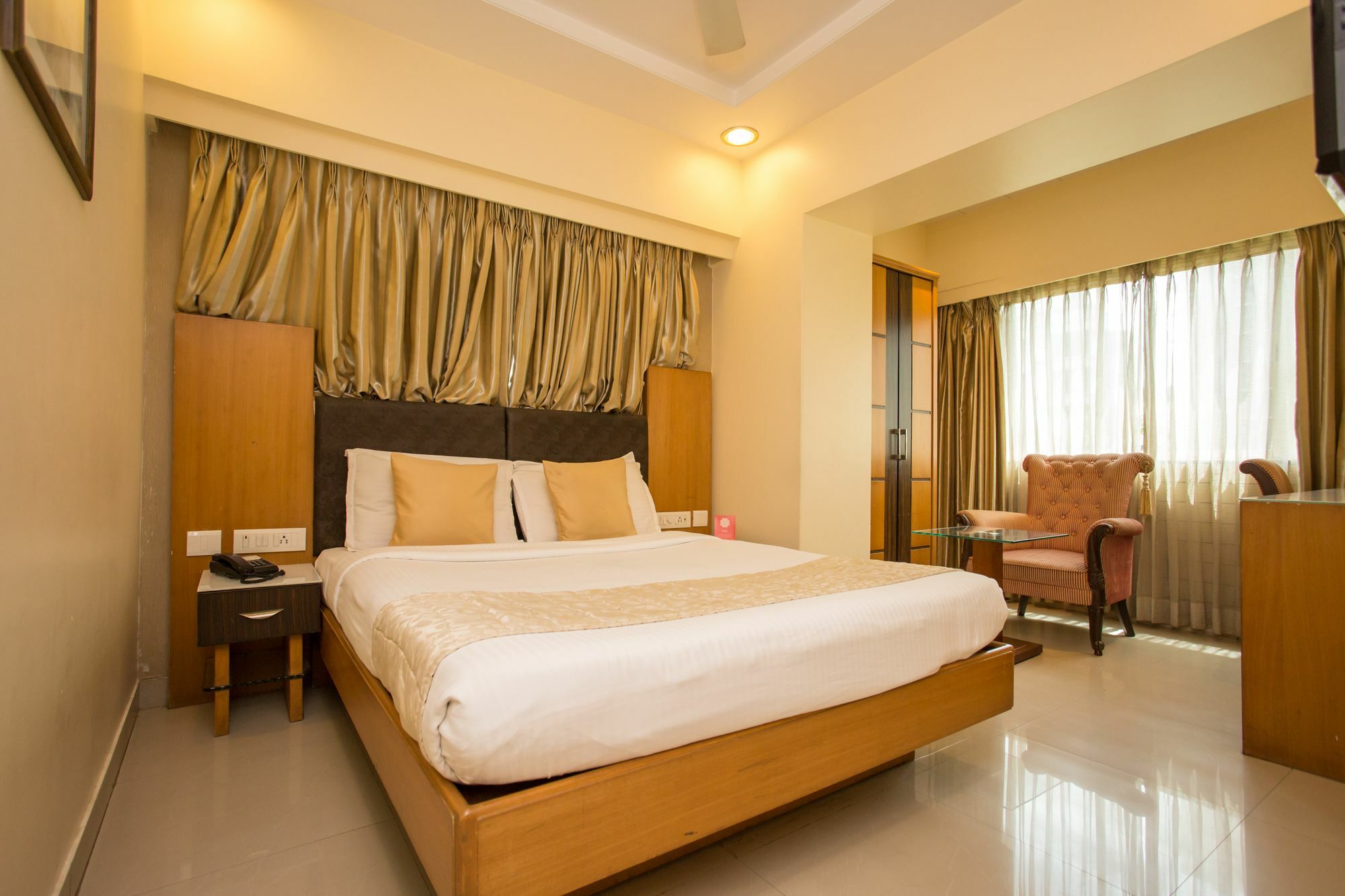 Oyo 10007 Hotel Grace Residency Мумбаи Экстерьер фото